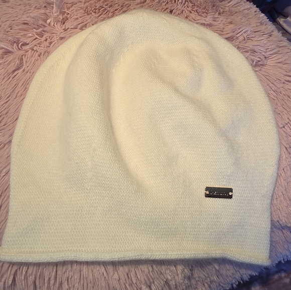 Slouchie Beanie - Picture 1 of 5